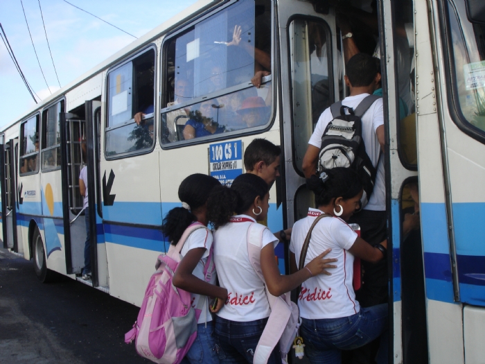 http://www.infonet.com.br/sysinfonet/images/secretarias/cidade/grande-onibus-lotados-270309.jpg